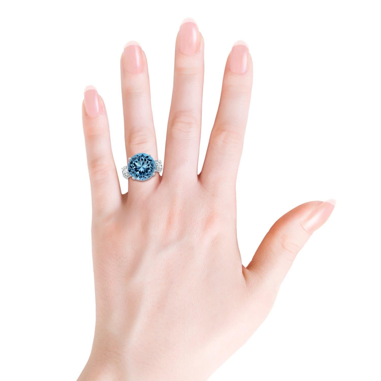 Donna Anello a tre pietre in oro 14K con topazio blu cielo di 11,67 carati certificato GIA da Angara. in vendita