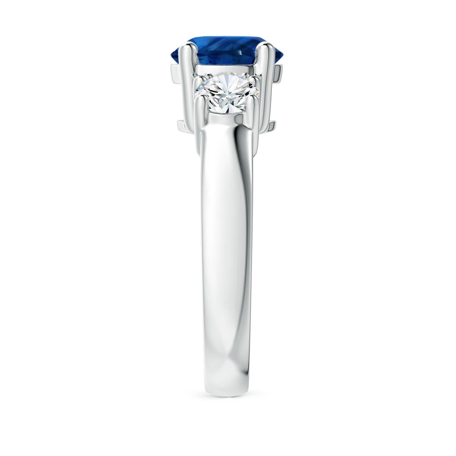 Angara natürlichen GIA zertifiziert 2,43 ct blauer Saphir drei Stein-Ring in 14K Gold (Rundschliff) im Angebot
