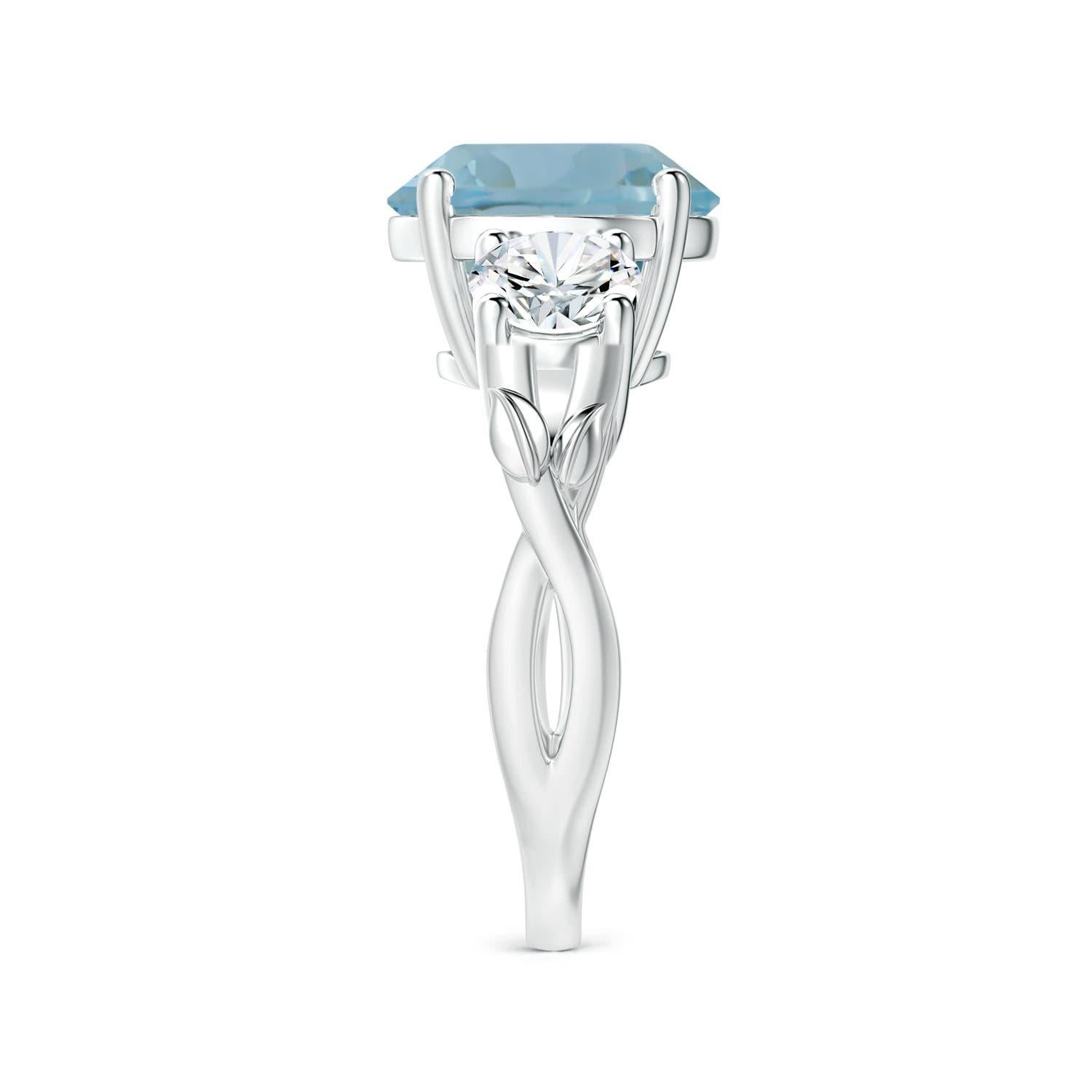 Taille ronde Angara Bague à trois pierres en or 14 carats avec aigue-marine certifiée GIA de 4,08 ct. en vente