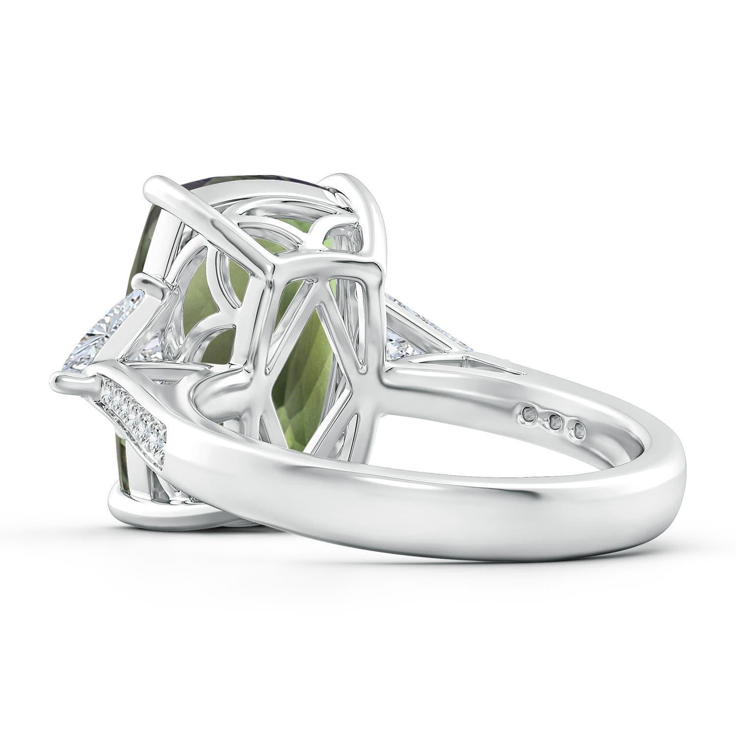 Taille coussin Angara Bague à trois pierres en or 14 carats avec améthyste verte certifiée GIA 5,99 ct en vente