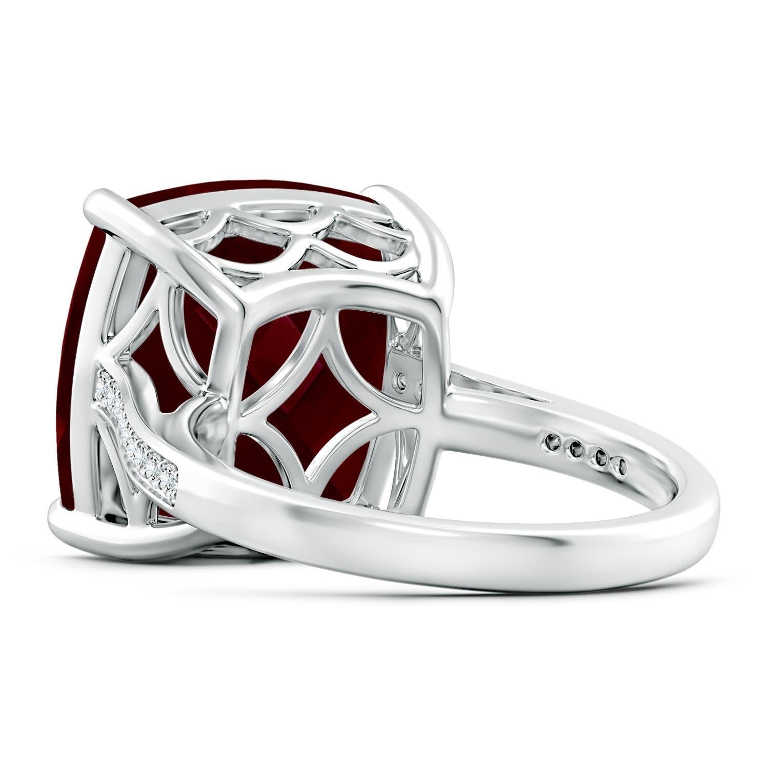 Taille coussin Angara Natural GIA Certified Cushion 13.6ct Garnet Ring with Diamond in 14K Gold (Bague grenat coussin certifié GIA avec diamant en or 14K) en vente