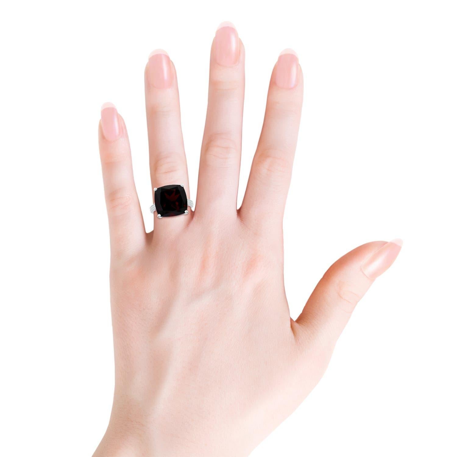 Angara Natural GIA Certified Cushion 13.6ct Garnet Ring with Diamond in 14K Gold (Bague grenat coussin certifié GIA avec diamant en or 14K) Neuf - En vente à Los Angeles, CA