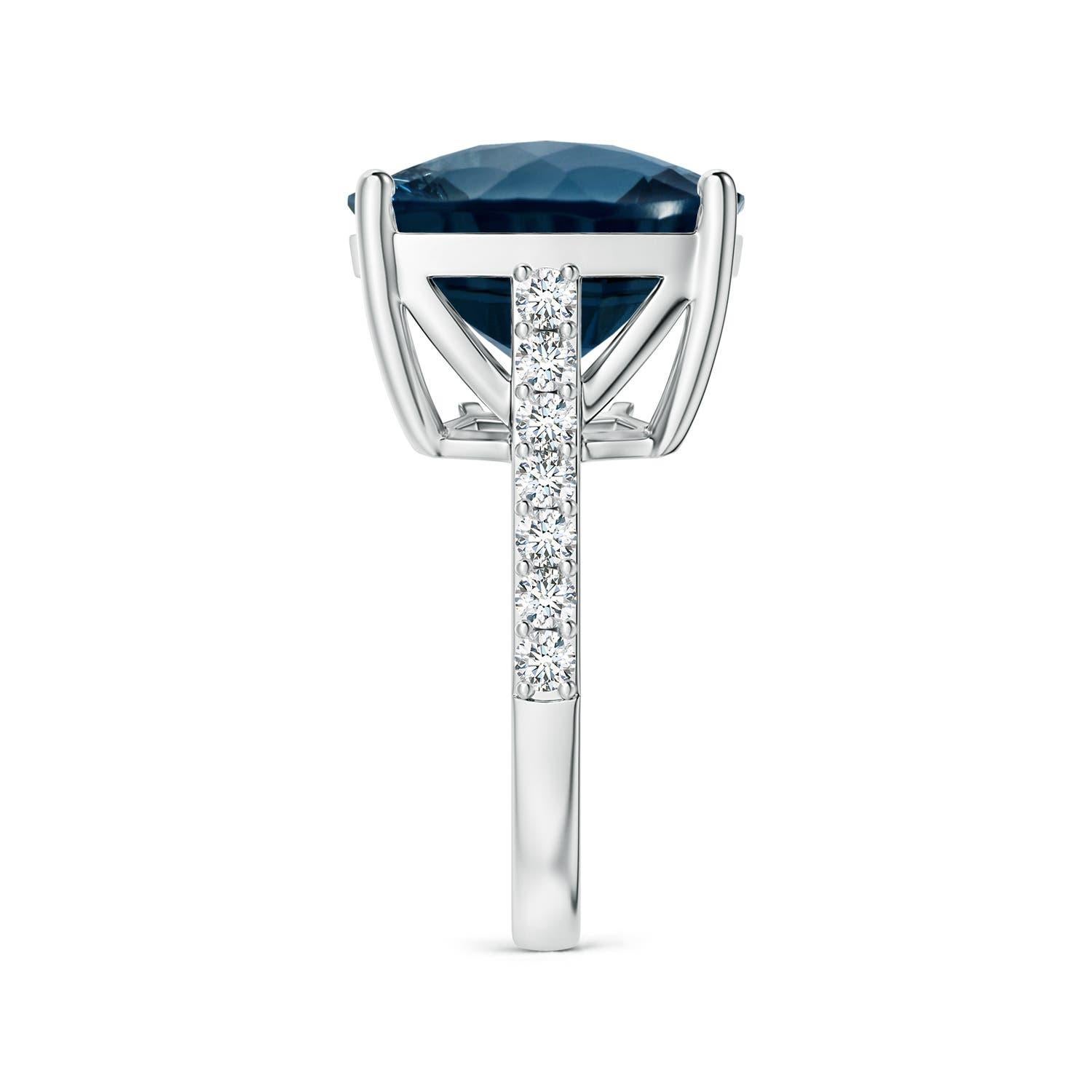 Taille coussin Angara Nature certifié GIA coussin 16.12 ct London Blue Topaz Ring en or 14K en vente