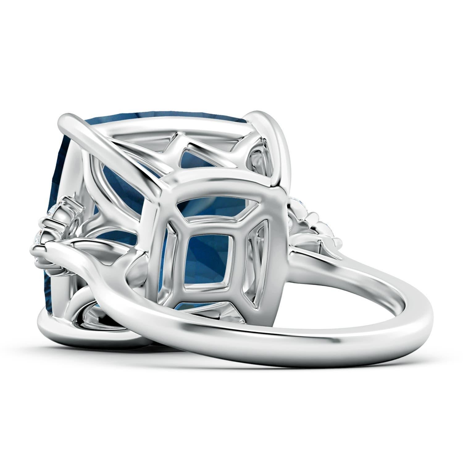 Donna Anello Angara con cuscino naturale certificato GIA da 16,12 ct di Topazio Blu di Londra in oro 14 carati in vendita