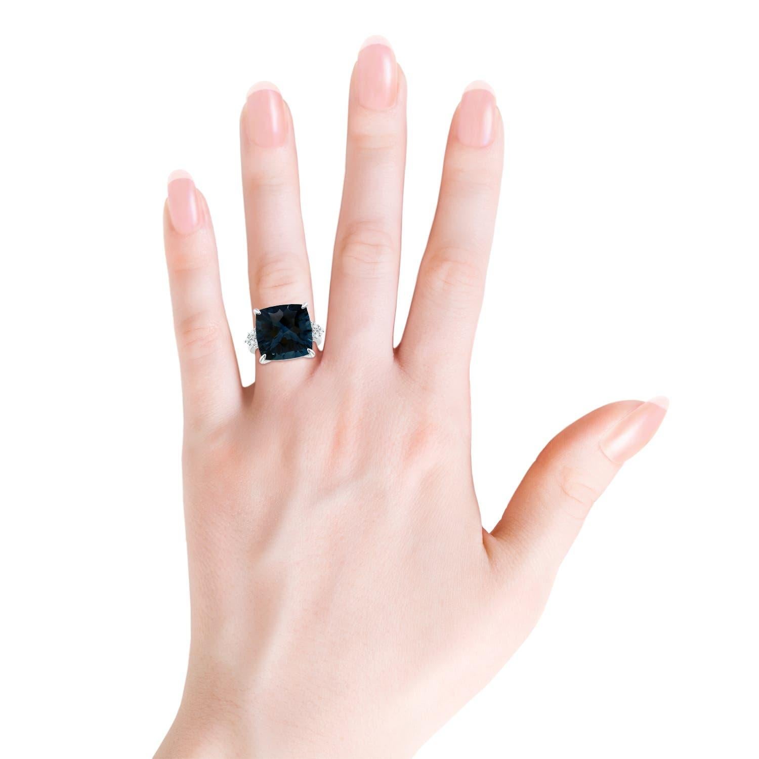 Anello Angara con cuscino naturale certificato GIA da 16,12 ct di Topazio Blu di Londra in oro 14 carati in vendita 1