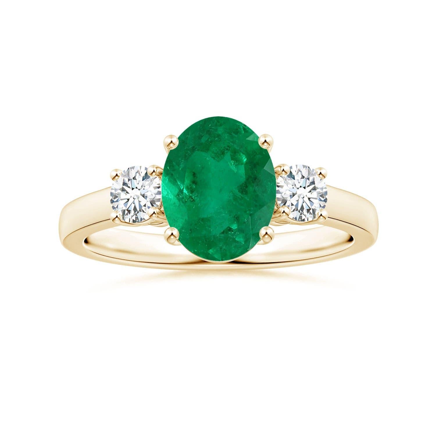 Anello a tre pietre con smeraldo ovale da 2,17 carati certificato GIA di Angara, in oro 14K in vendita 2