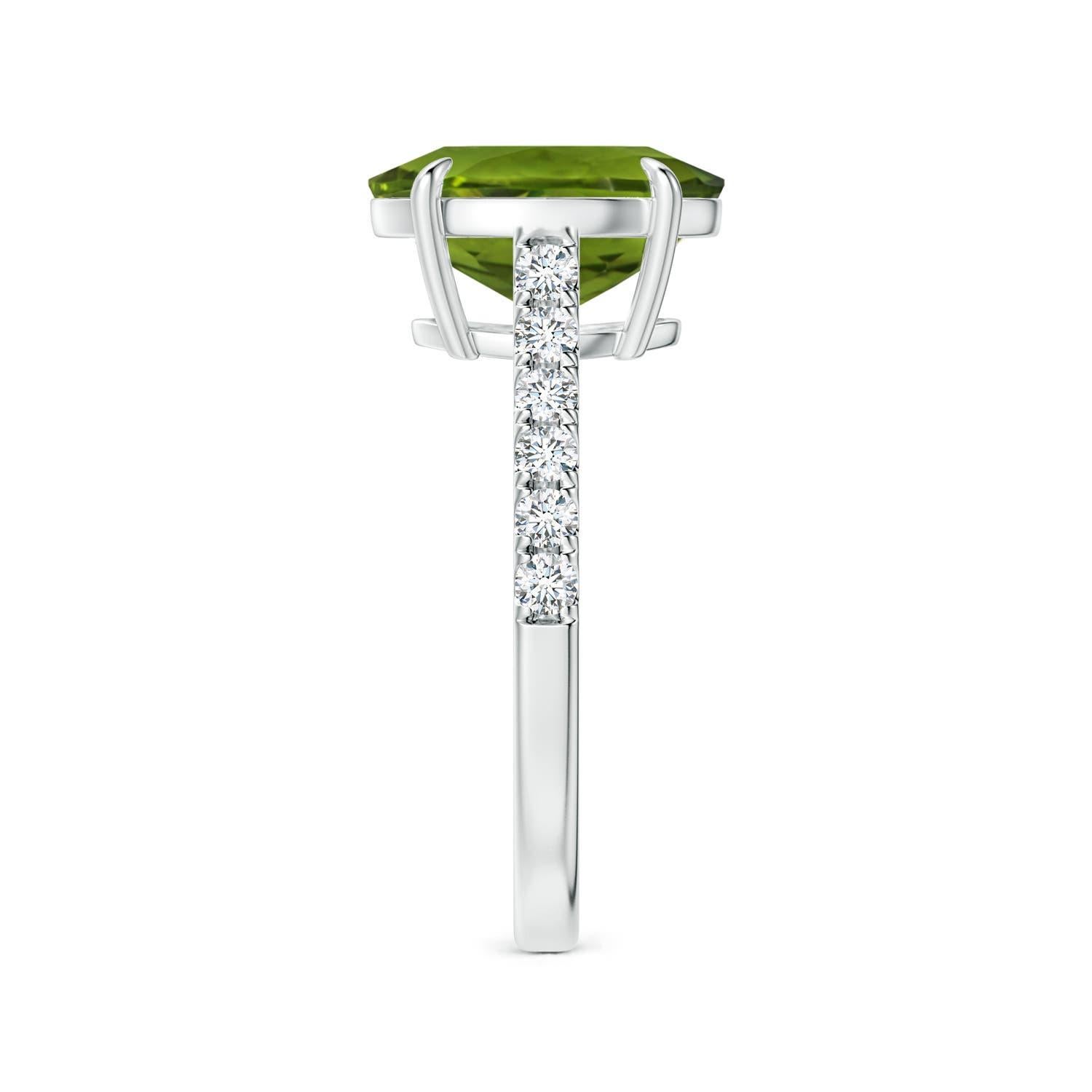 Taille ovale Angara Bague en or 14 carats avec péridot ovale de 3,29 ct certifié par la GIA et diamants en vente