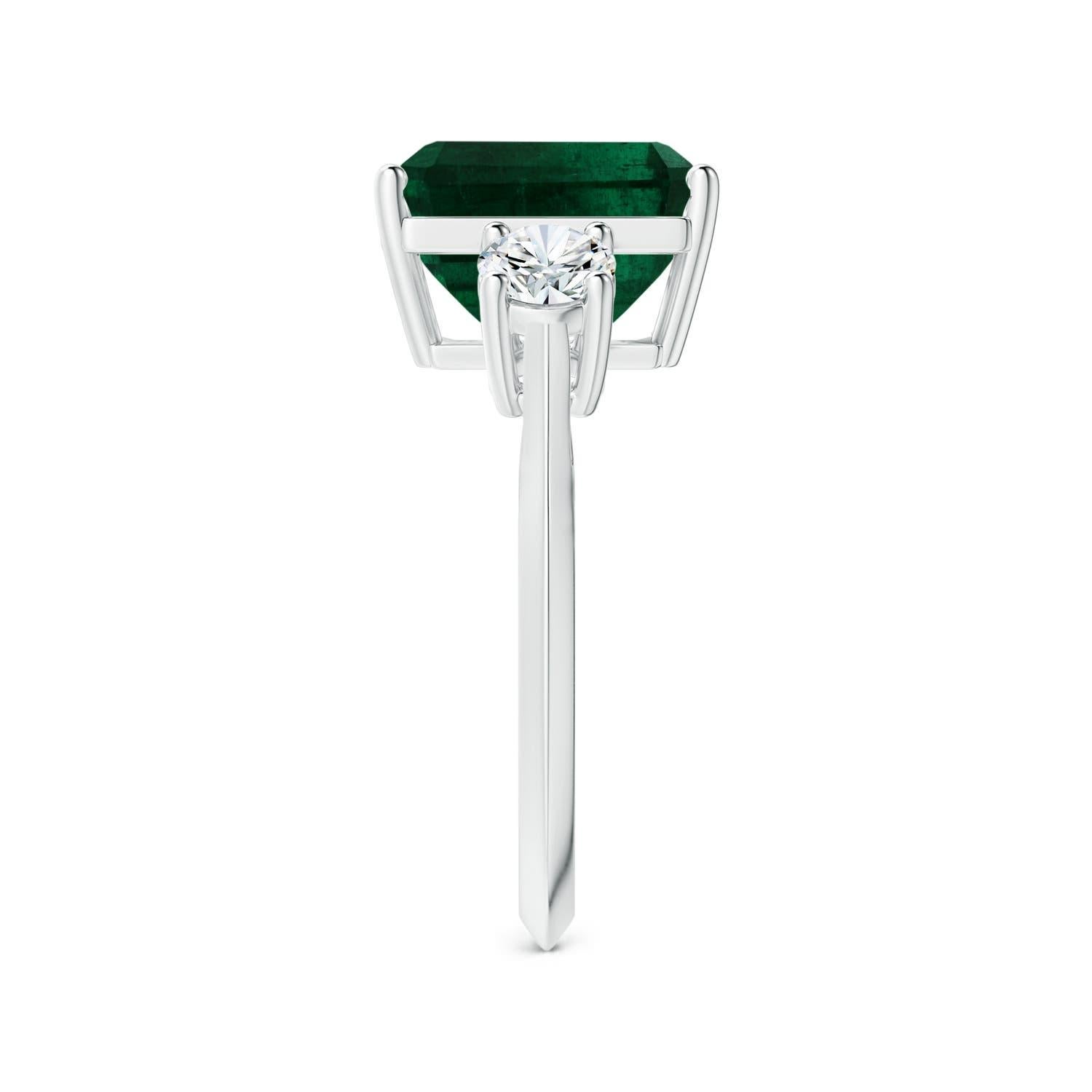 Taglio smeraldo Anello con smeraldo a tre pietre con taglio a smeraldo di Angara Nature certificato GIA in oro 14K in vendita