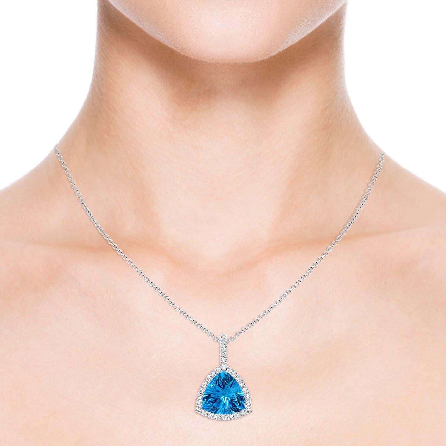 Donna Ciondolo di Topazio Blu Svizzero di Angara Nature certificato GIA Trillion da 10,61 carati in oro 14K in vendita