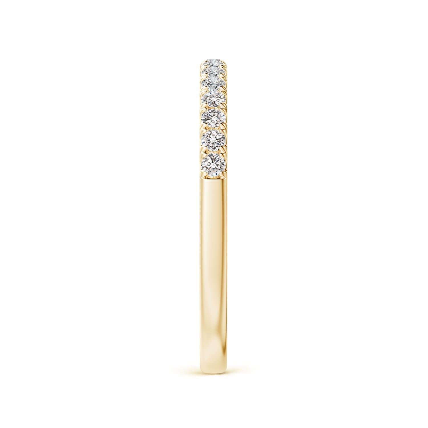 Angara Natürliche halbe Ewigkeit Runde Diamant Ehering in 14K Solid Gold (Rundschliff) im Angebot