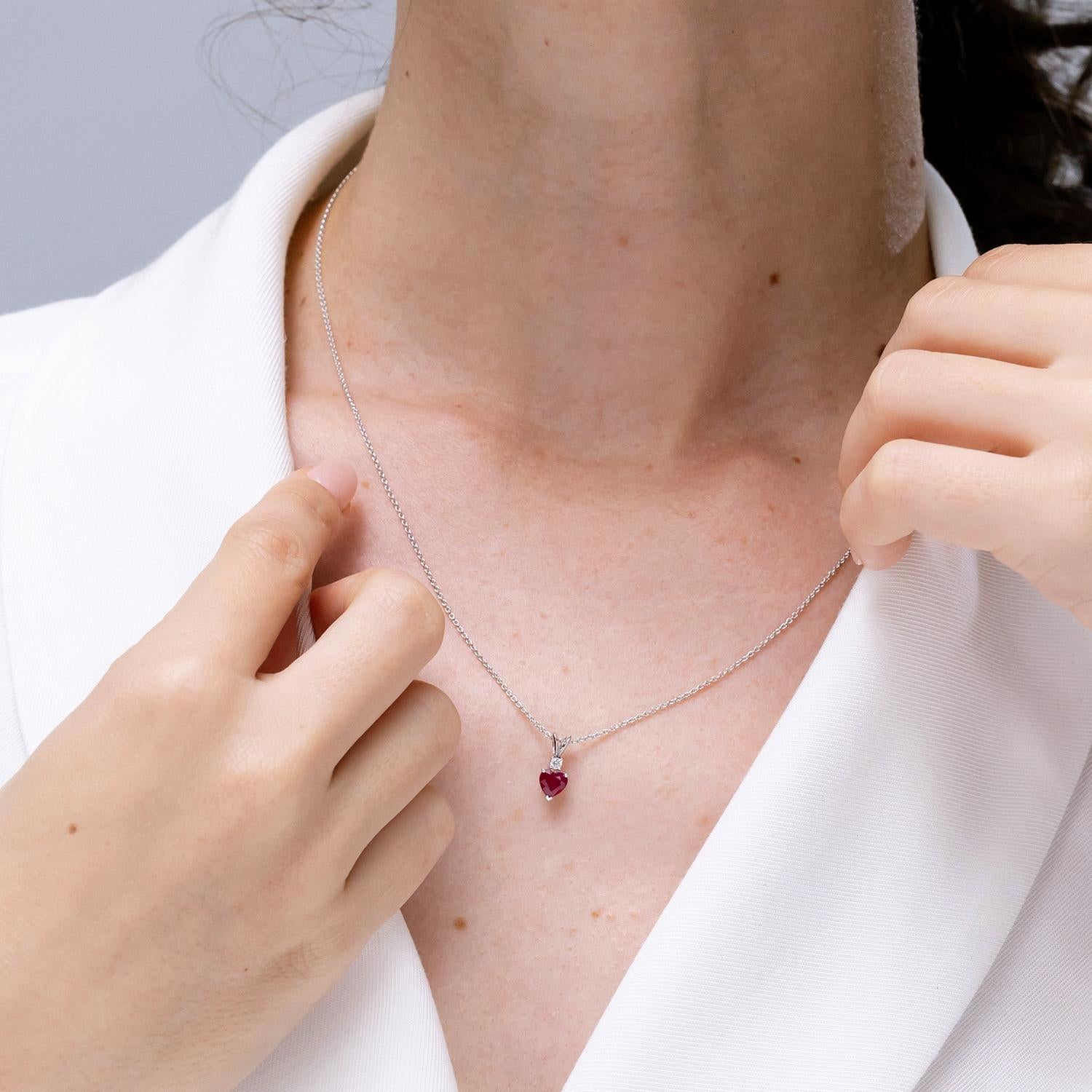 ANGARA Pendentif d'oreilles boule de lapin en or rose en forme de cœur en rubis naturel 0,55 carat en vente 1