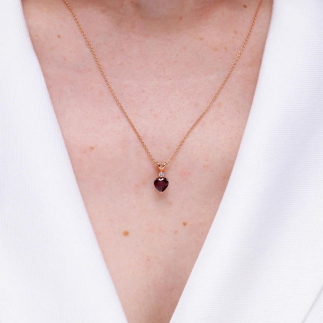 Natürlicher herzförmiger 0,90 Karat Granat-Anhänger mit Diamant in 14 Karat Roségold (Herzschliff) im Angebot