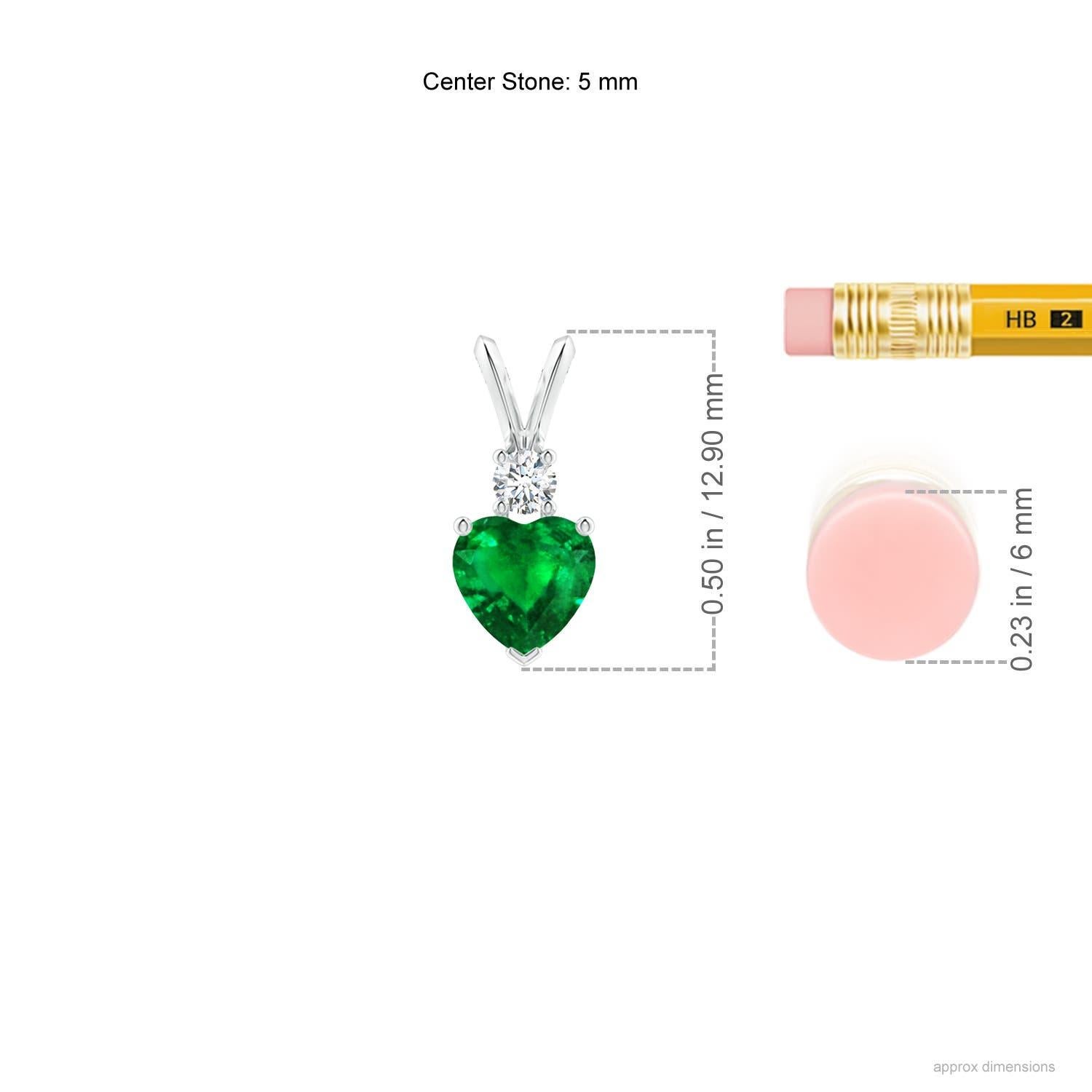 Cuore Smeraldo naturale a forma di cuore di Angara con ciondolo di diamanti in Nature in vendita