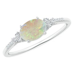 Anello Angara con Opale ovale naturale incastonato orizzontalmente e diamanti in oro massiccio 14K