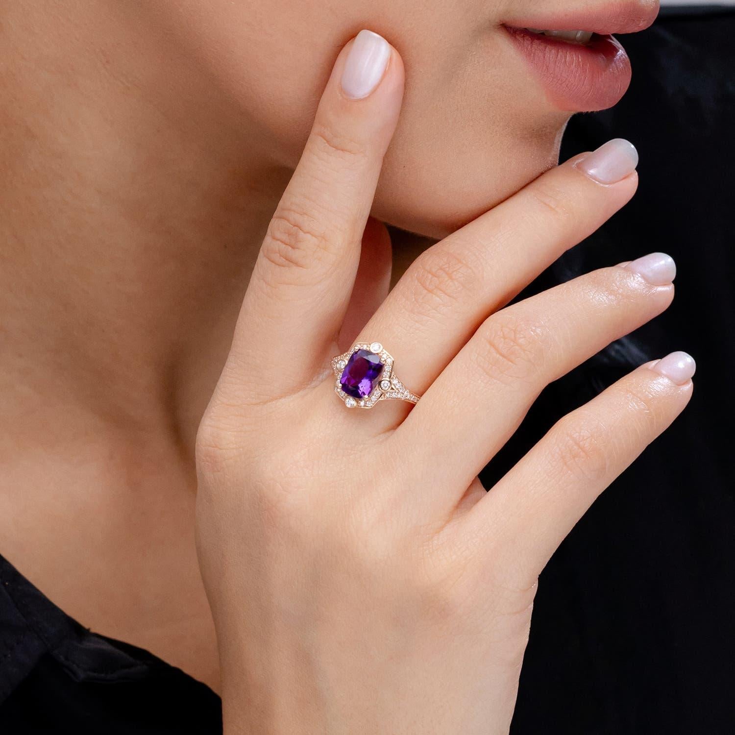 Taille coussin Bague d'améthyste coussin de 2ct d'inspiration Nature avec halo de diamants en or 14K en vente