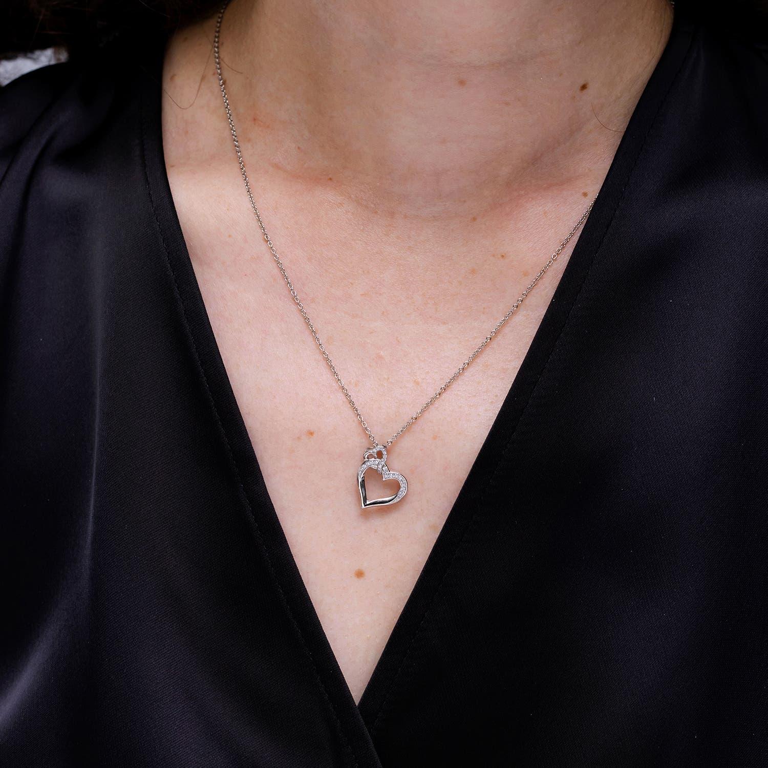 Moderne Pendentif cœur incliné en or massif 14K avec diamants naturels entrelacés Angara en vente