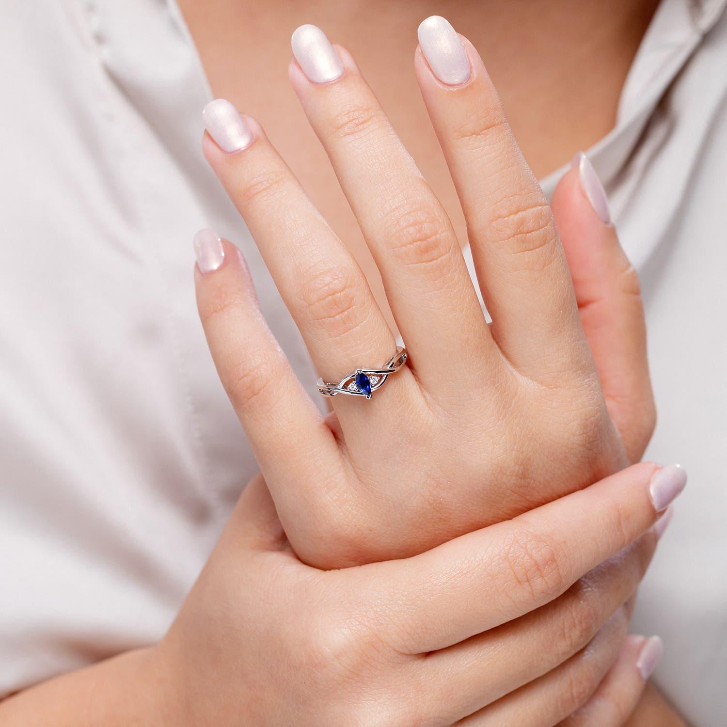 Angara natürlichen Marquise blauer Saphir Solitär Verlobungsring 14K massivem Gold Damen im Angebot