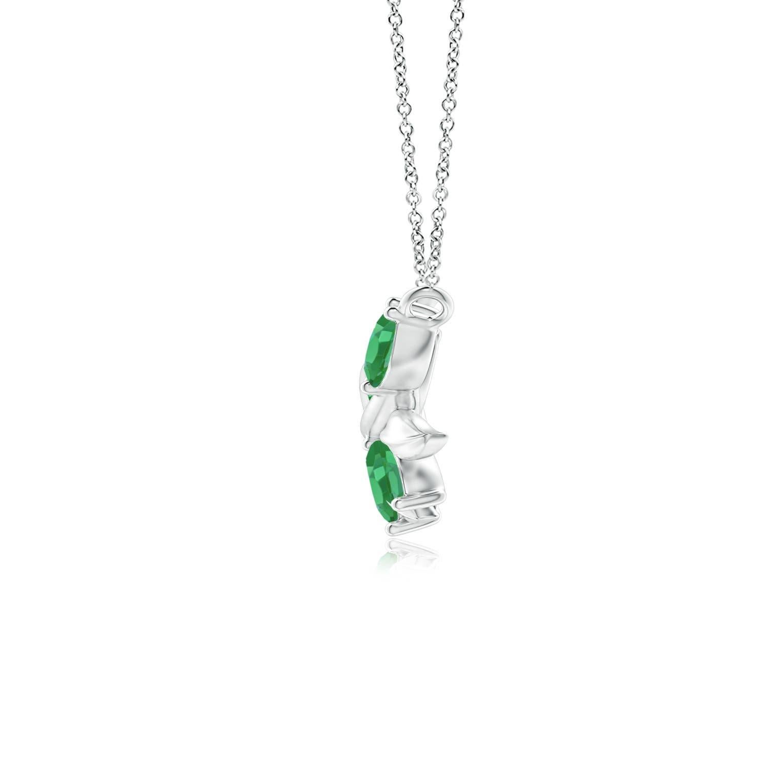 Simbolo classico di pace e vittoria, questo ciondolo a forma di ramo d'ulivo è etereo. Presenta smeraldi marquise incastonati che attirano l'attenzione con la loro splendida tonalità verde. Inoltre, i motivi a foglia delicatamente intagliati