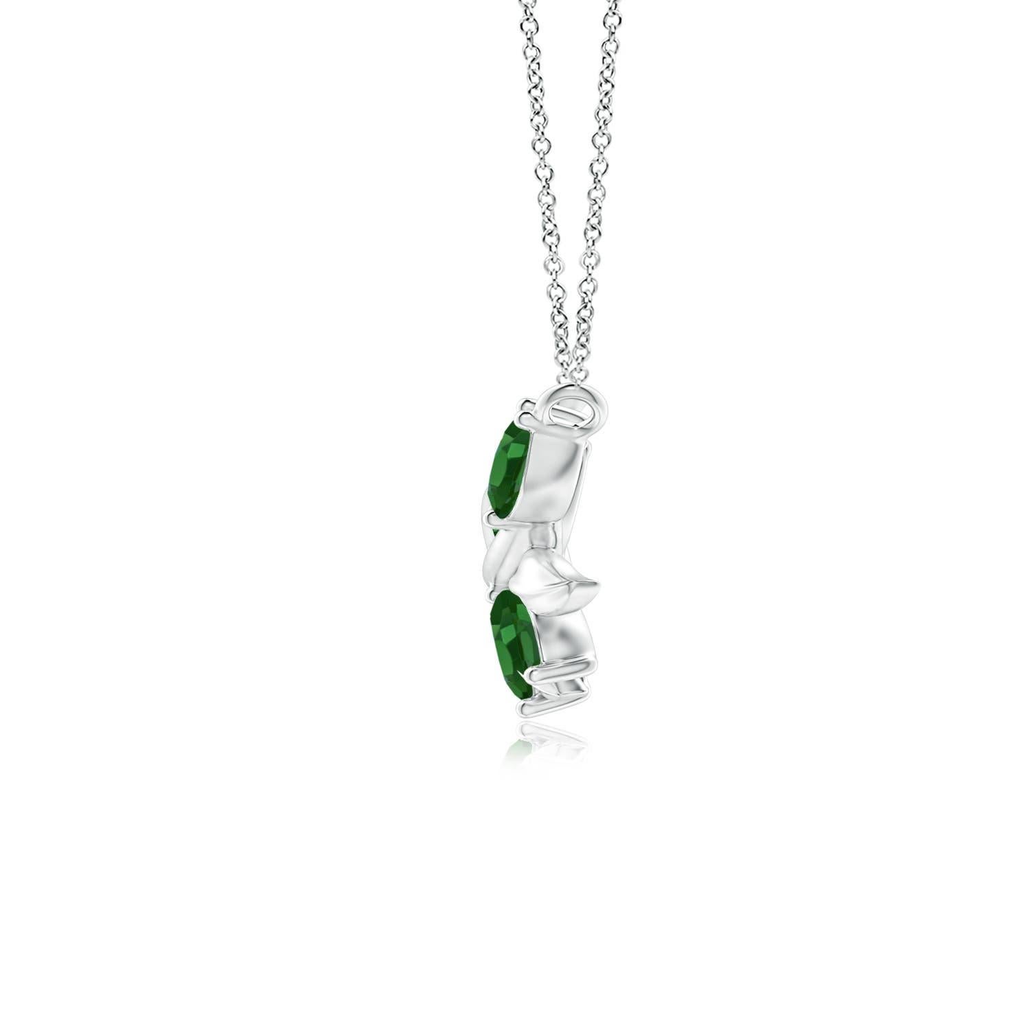 Simbolo classico di pace e vittoria, questo ciondolo a forma di ramo d'ulivo è etereo. Presenta smeraldi marquise incastonati che attirano l'attenzione con la loro splendida tonalità verde. Inoltre, i motivi a foglia delicatamente intagliati
