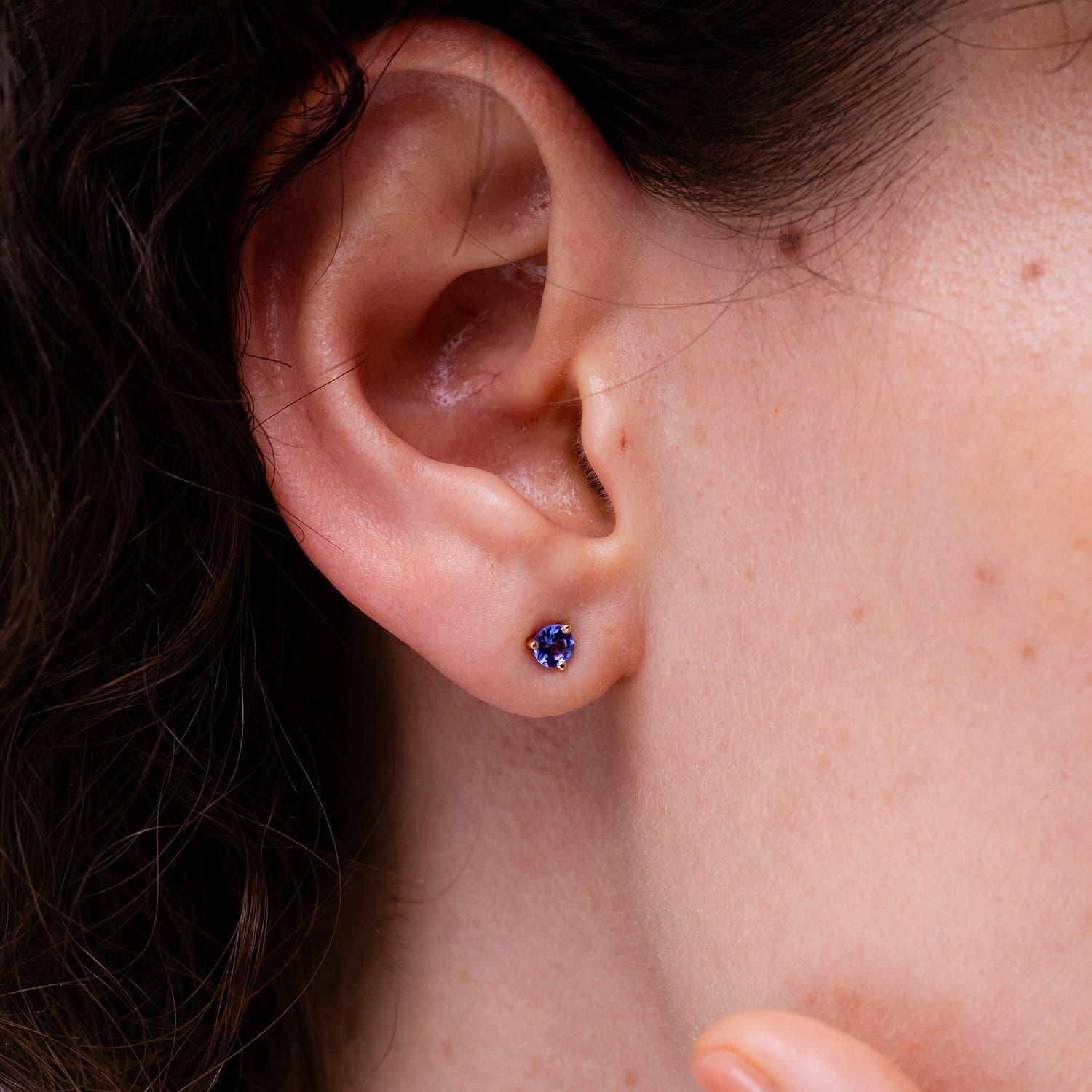 Moderno Orecchini con perno di tanzanite rotonda Angara Nature Martini-Set in oro massiccio 14 carati in vendita