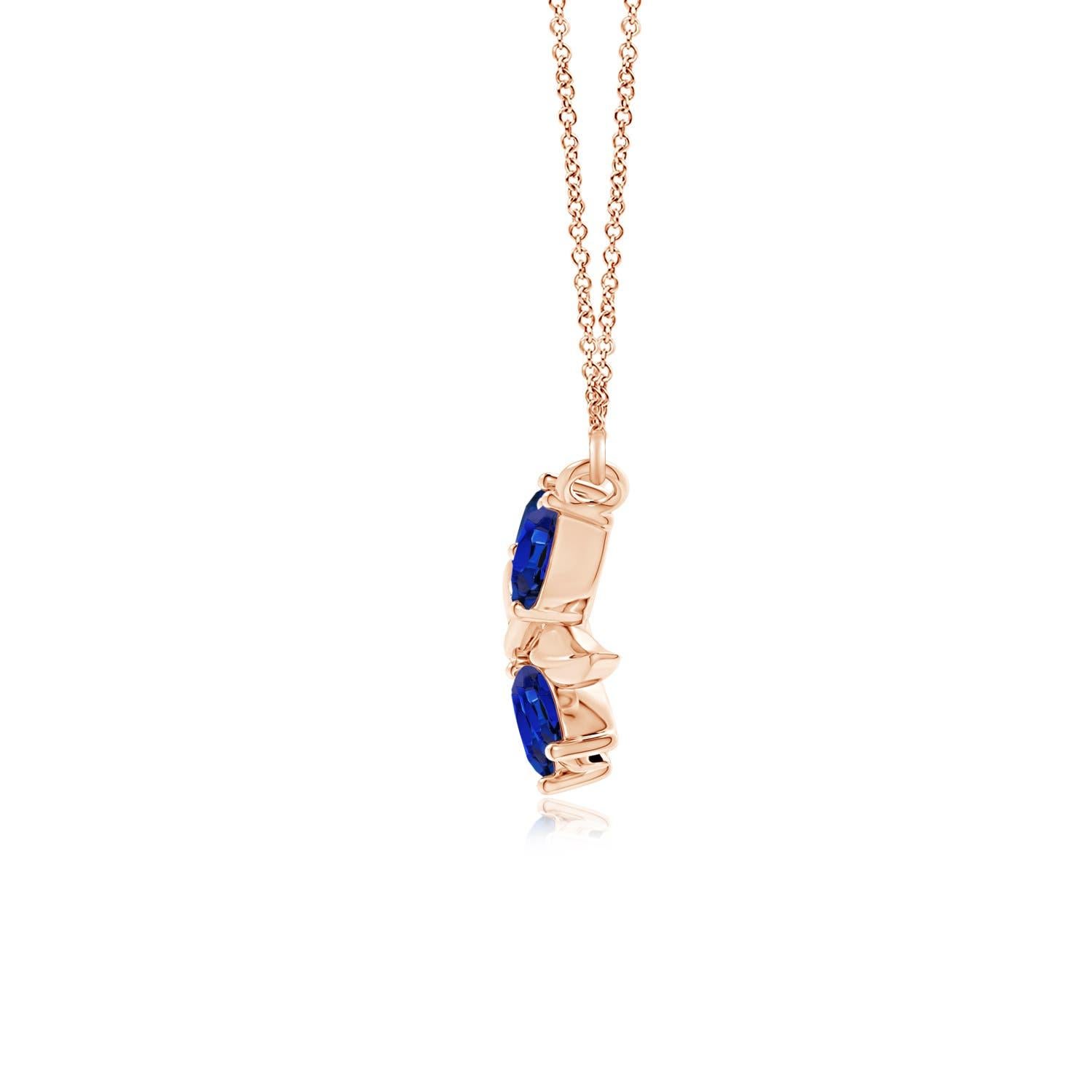 Elegantemente disegnata a forma di ramo d'ulivo con zaffiri a forma di marquise e pera incastonati e motivi di foglie lucide, questa collana è un'ode alla bellezza della natura. La disposizione alternata delle incantevoli gemme blu e delle foglie