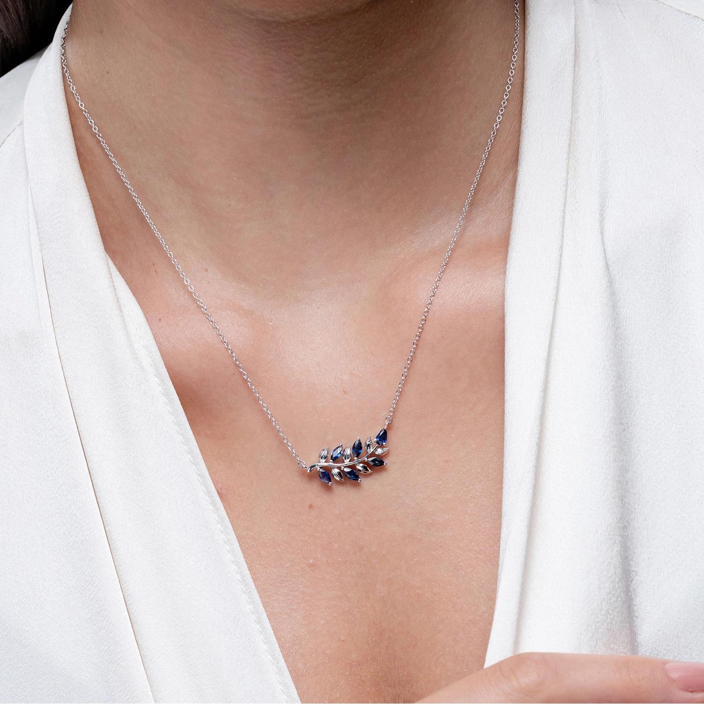 Moderno ANGARA Collana con zaffiro blu da 1 carato in oro rosa 14 carati, ispirata alla natura in vendita