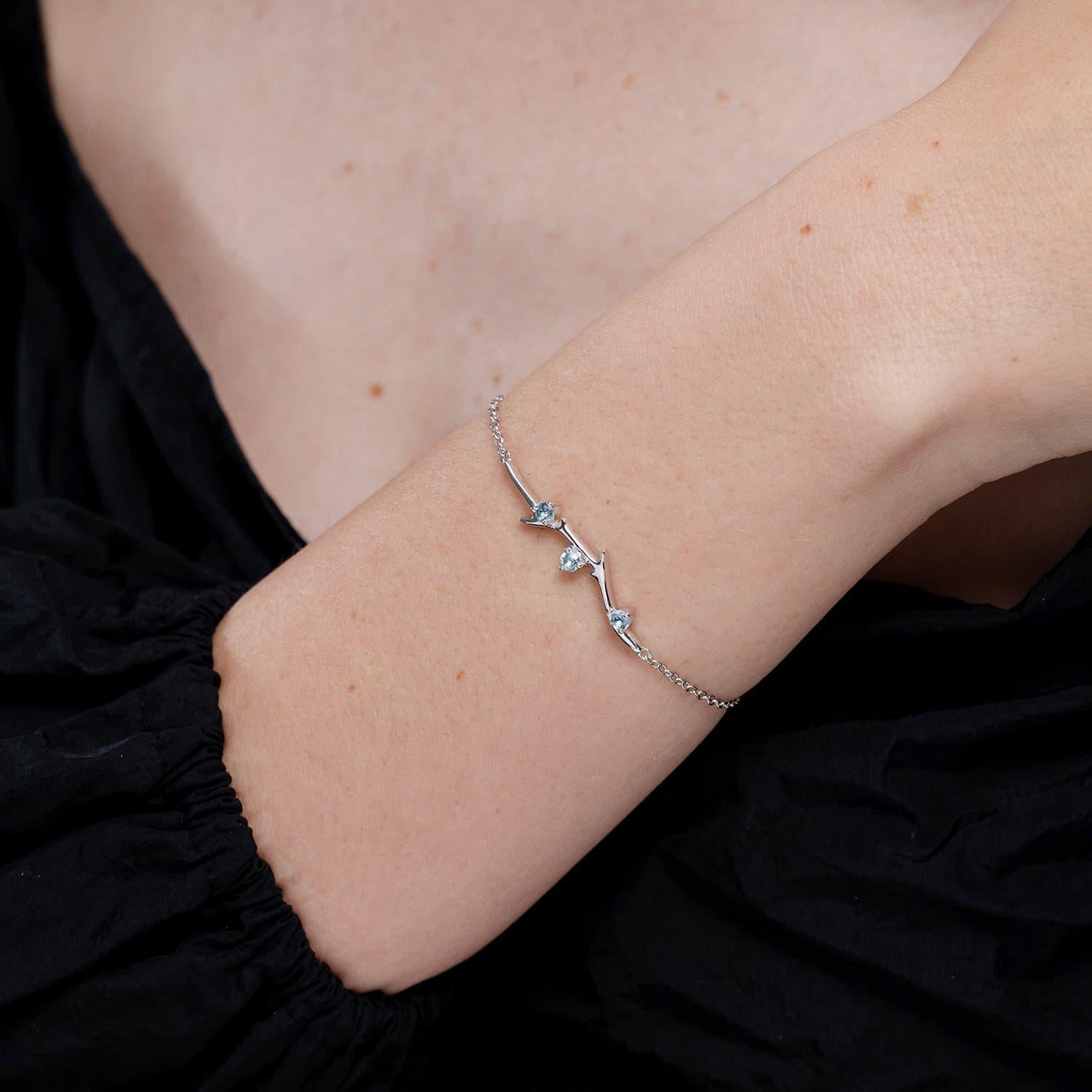 Modern Angara Natural Nature Inspired Round Aquamarine Tree Branch Bracelet in 14K Gold For Sale