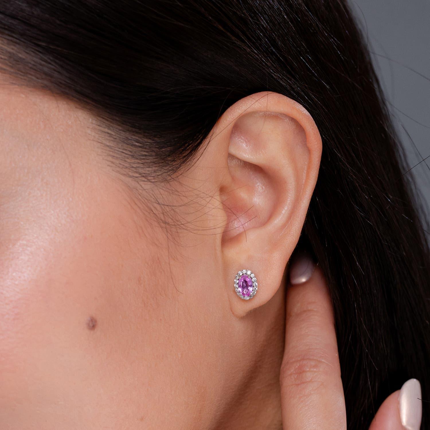 Angara Natürliche ovale 1,1ct Rosa Saphir & Diamant Ohrstecker Halo Ohrringe in 14K Gold (Moderne) im Angebot