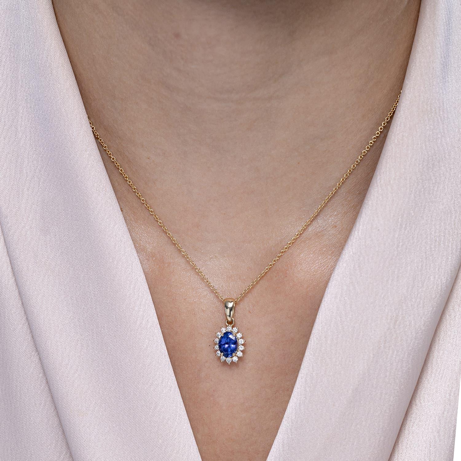 Angara natürlichen ovalen 1,25ct Tansanit Anhänger mit Diamant-Halo in 14K massivem Gold (Moderne) im Angebot