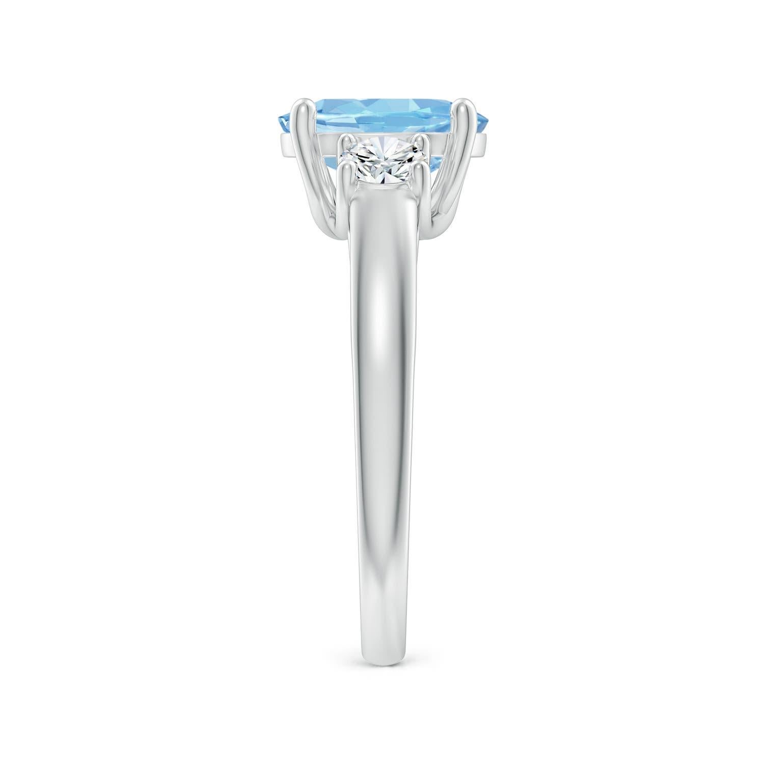 Angara natürlichen ovalen 1,5 ct Aquamarin und runder Diamant-Ring in 14K massivem Gold Damen im Angebot