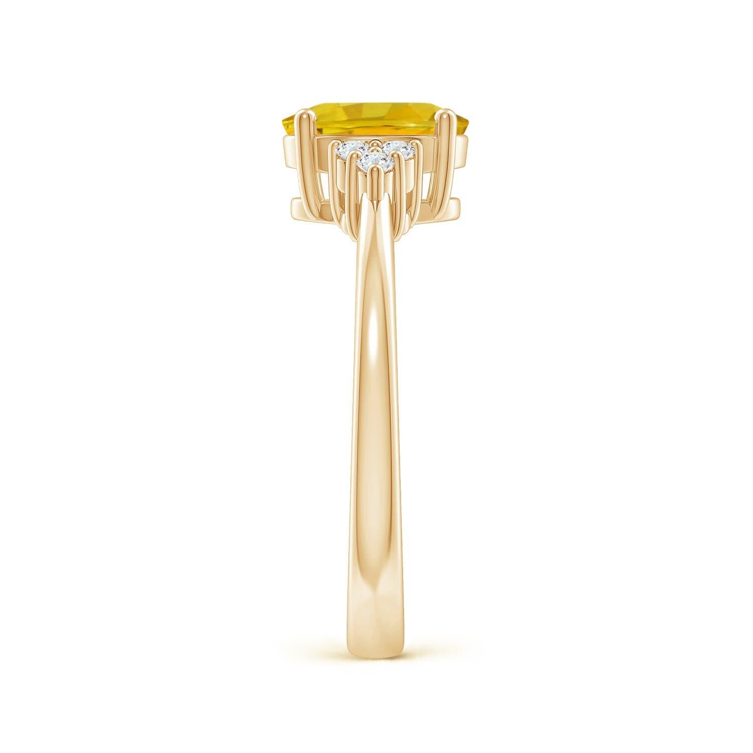 Taille ovale Angara Bague saphir jaune ovale naturel 1,5 ct diamant en or massif 14K en vente