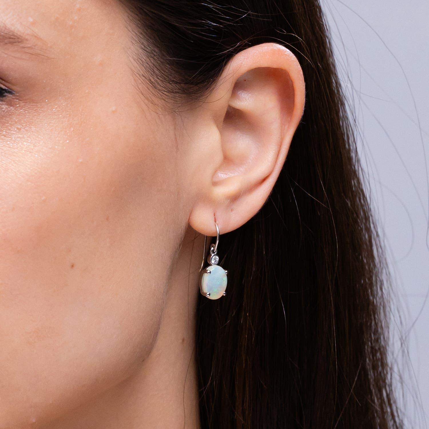 Boucles d'oreilles crochet poisson en or 14K avec Opale Naturelle Ovale 2.9 ct et Diamants Neuf - En vente à Los Angeles, CA