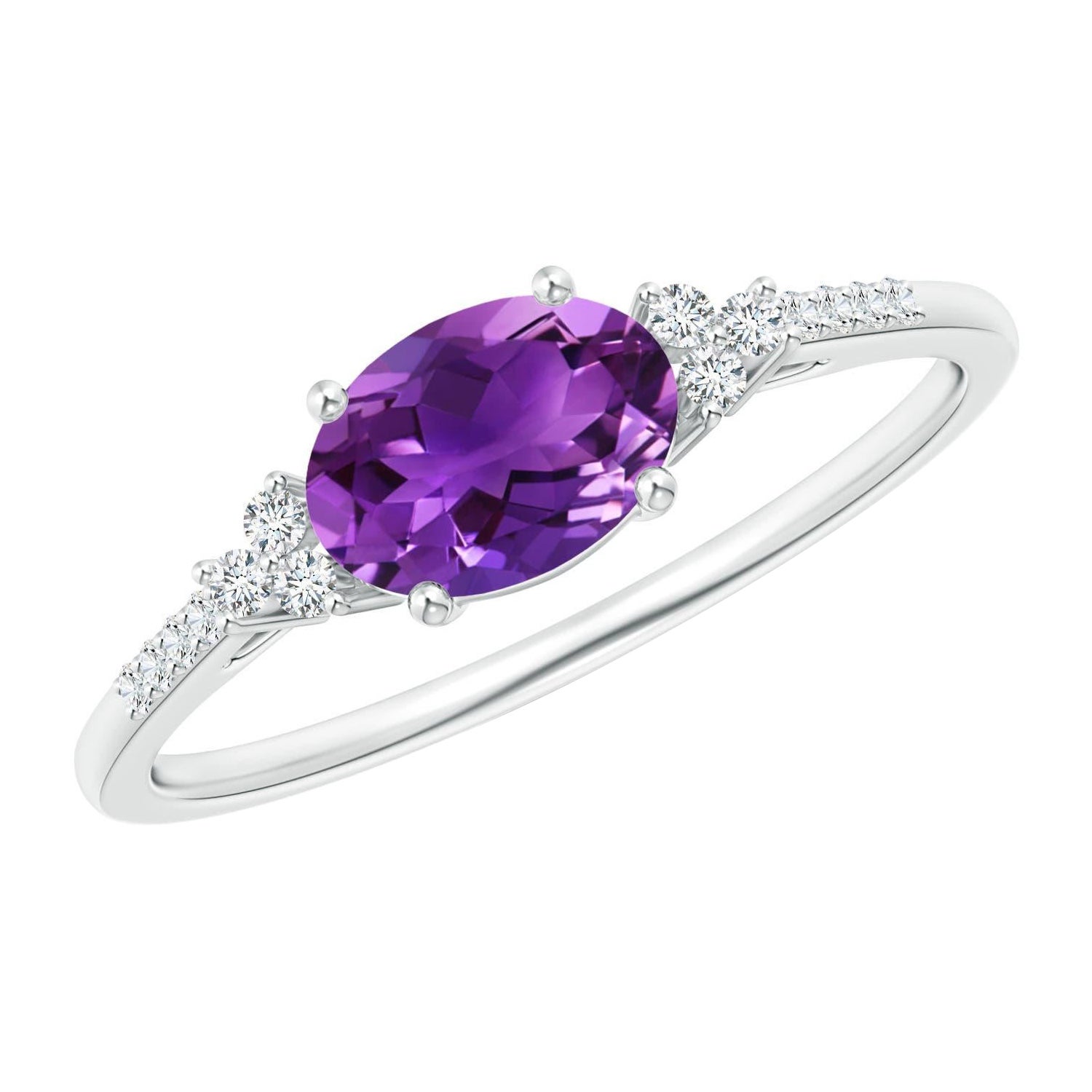 Anillo solitario de amatista ovalada natural Angara con trío de diamantes en oro macizo de 14 quilates