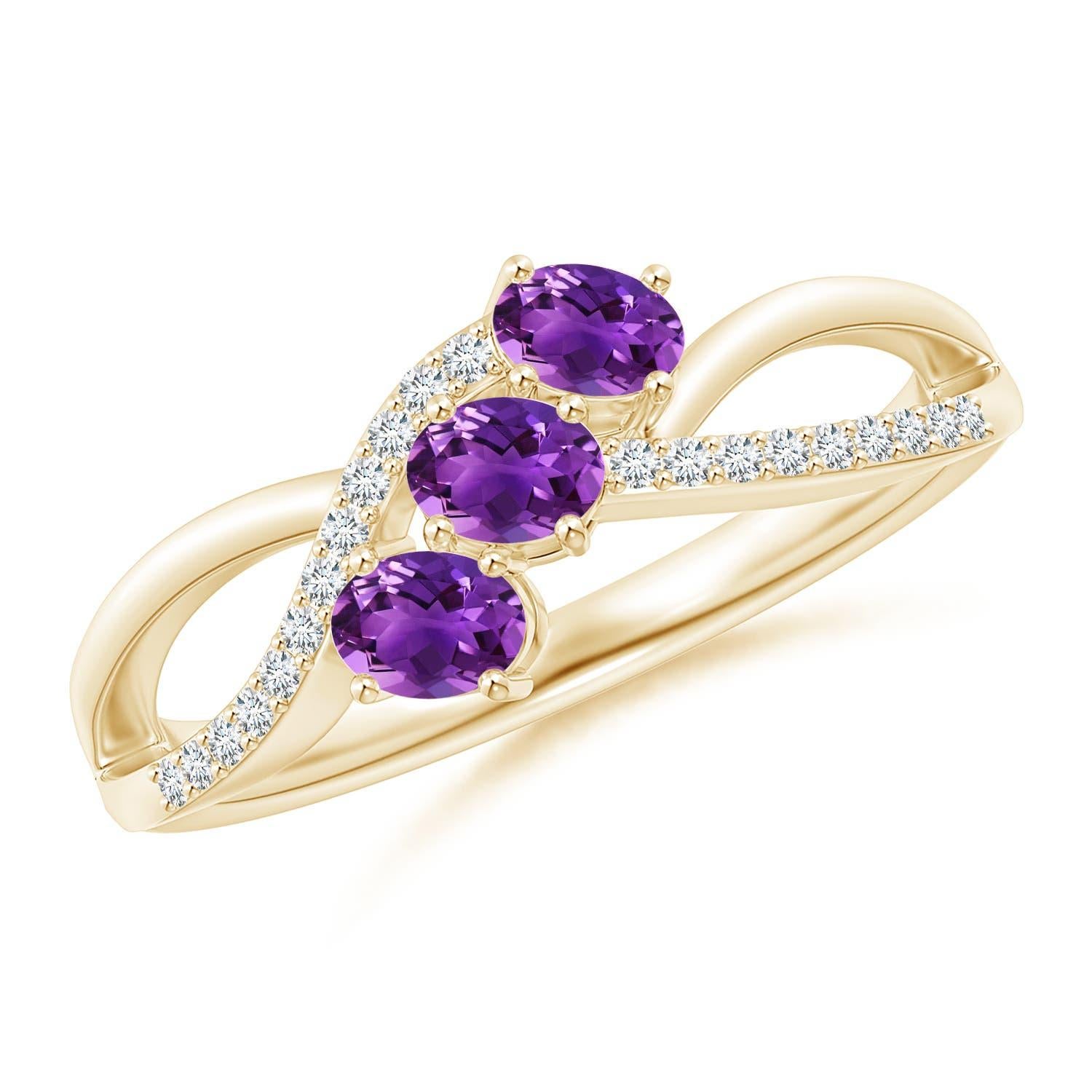 Angara natürlichen ovalen Amethyst drei Stein Ring mit Diamanten in 14K massivem Gold Damen im Angebot