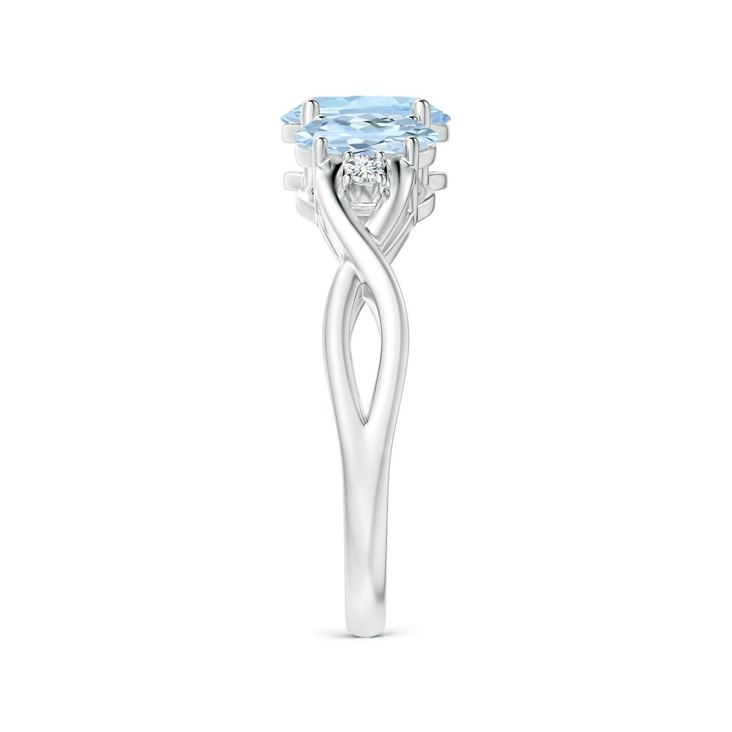 Angara natürlichen ovalen Aquamarin drei Stein Verlobungsring in 14K massivem Gold Damen im Angebot