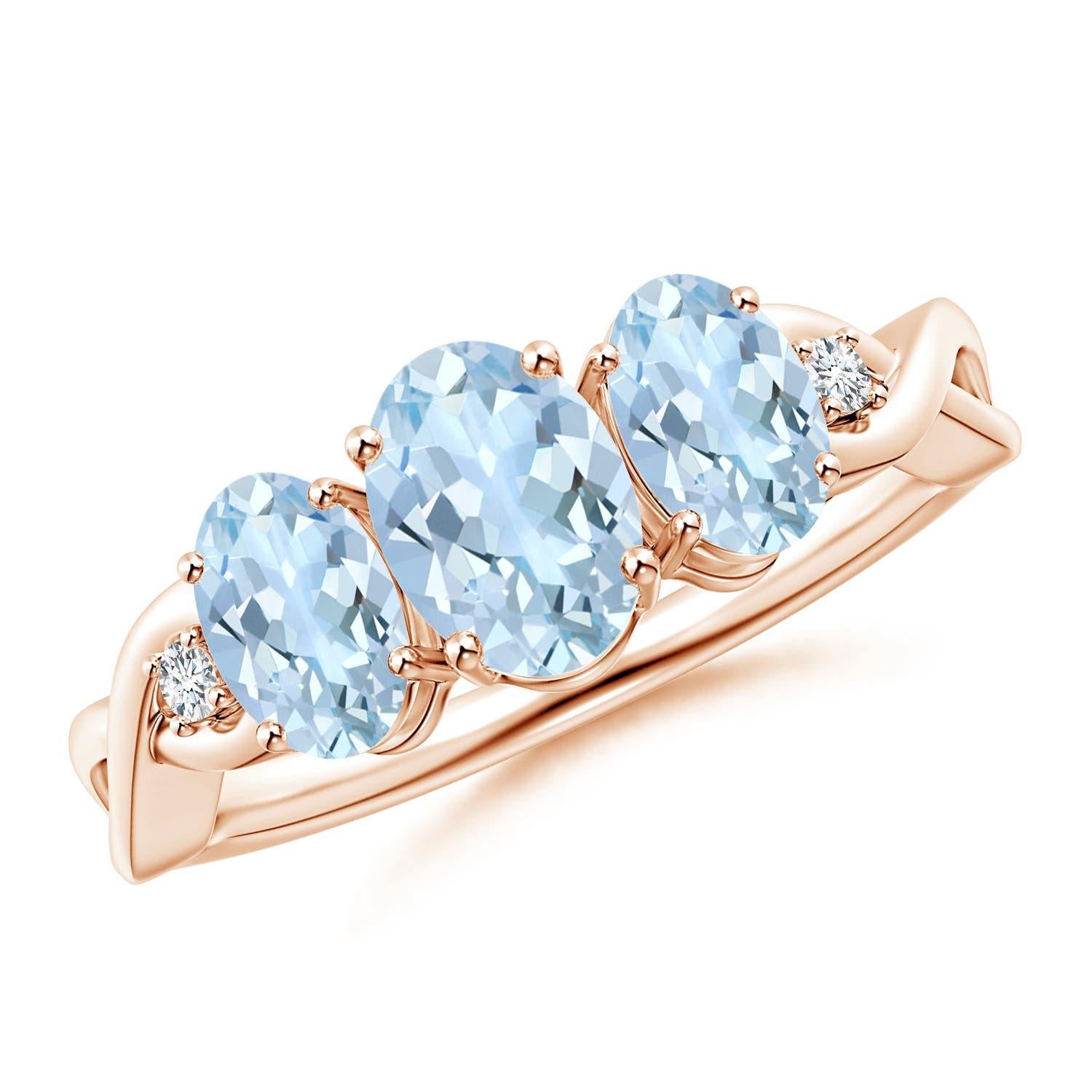 Angara natürlichen ovalen Aquamarin drei Stein Verlobungsring in 14K massivem Gold im Angebot 3