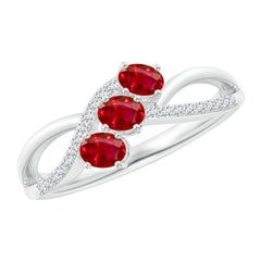 Angara natürlichen ovalen Rubin drei Stein Bypass-Ring mit Diamanten in 14K massivem Gold
