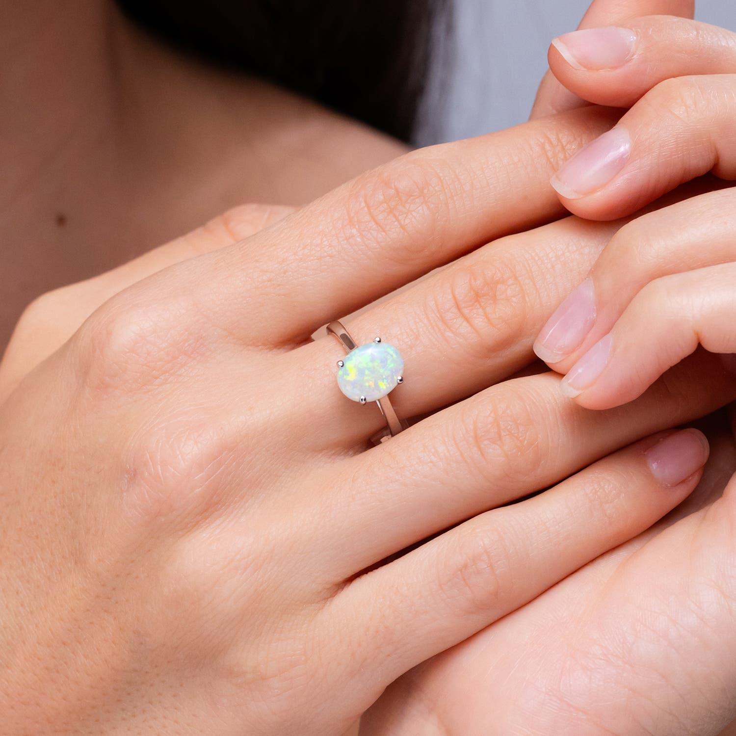 Angara natürlichen ovalen Solitär 1,45 ct Opal Cocktail-Ring in 14K massivem Gold (Moderne) im Angebot