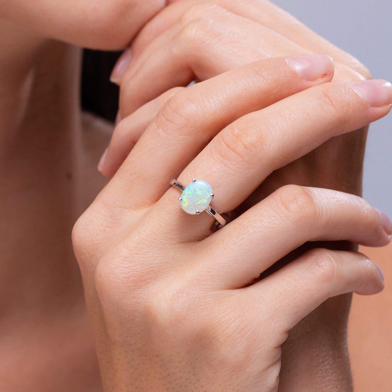 Angara natürlichen ovalen Solitär 1,45 ct Opal Cocktail-Ring in 14K massivem Gold (Ovalschliff) im Angebot