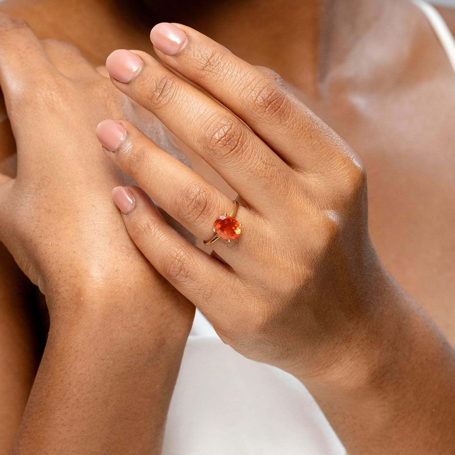 Angara natürlichen ovalen Solitär 1,6 kt Feuer Opal Cocktail-Ring in 14K massivem Gold (Ovalschliff) im Angebot