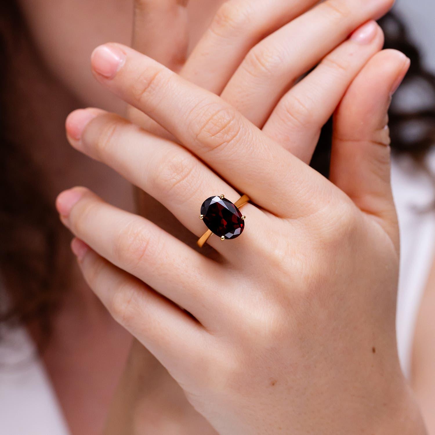 Angara natürlichen ovalen Solitär 6,4 ct Granat Cocktail-Ring in 14K massivem Gold (Moderne) im Angebot
