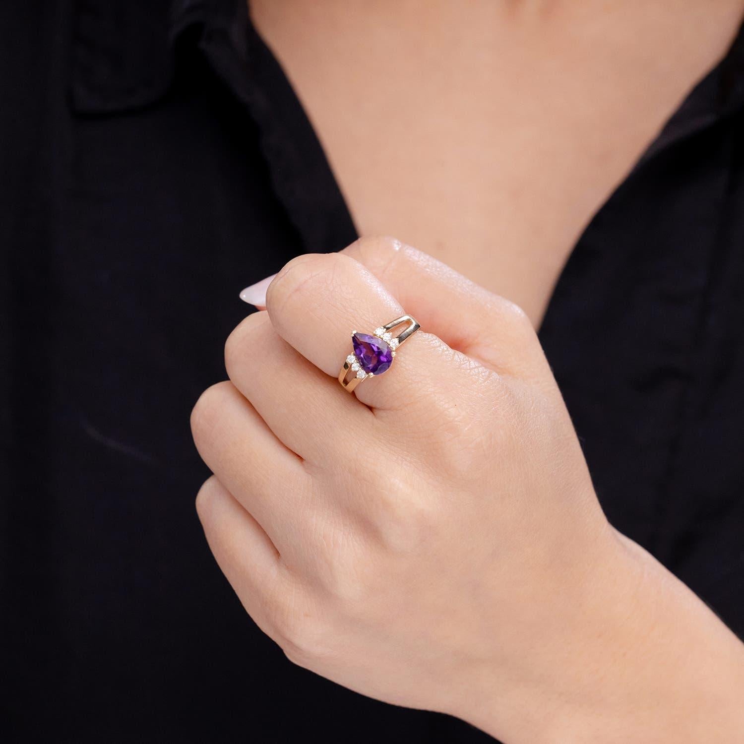 Anillo Angara de amatista natural pera de 1,6 ct con detalles de diamantes en oro macizo de 14 quilates Moderno en venta