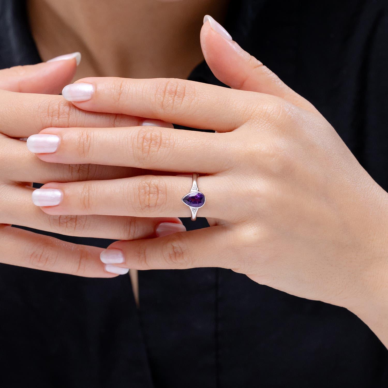 Taille poire Angara Bague en or massif 14K avec améthyste en forme de poire de 1,05 ct et diamants en vente