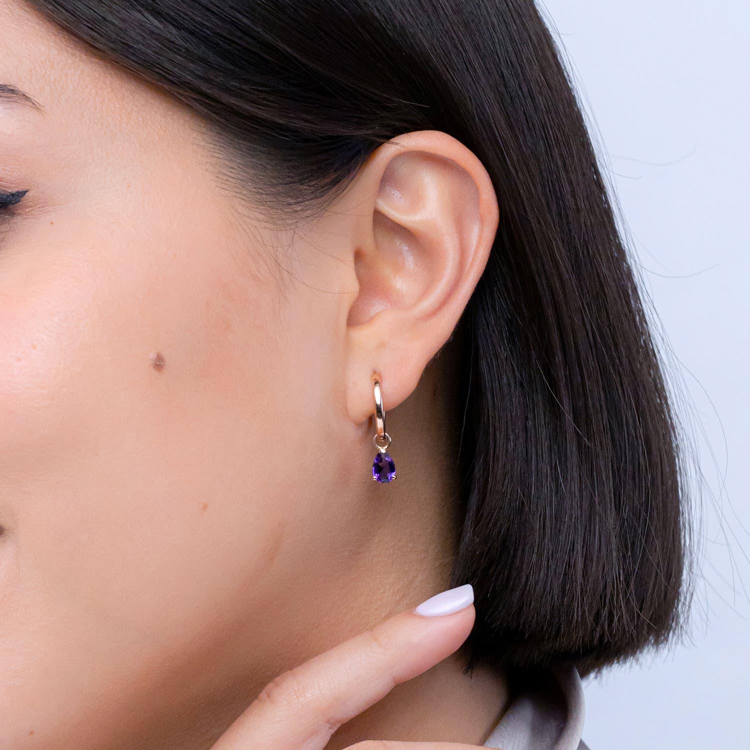 Angara Natürliche birnenförmige 1,2 ct Amethyst Ohrringe mit Scharnier und Ohrring in 14K Gold (Moderne) im Angebot