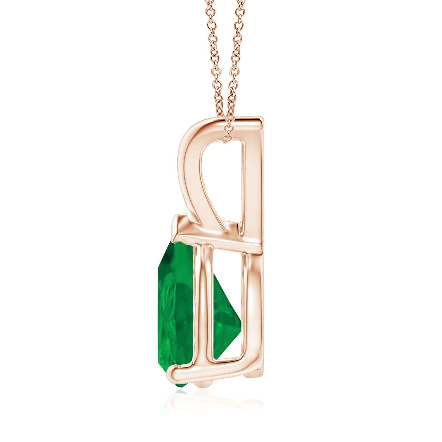 Sospeso da una balla a V c'è uno smeraldo scintillante in una splendida forma a pera. È incastonato in una montatura con una punta a V che fissa l'estremità appuntita. Realizzato in oro rosa 14k, questo ciondolo a goccia con smeraldo affascina con