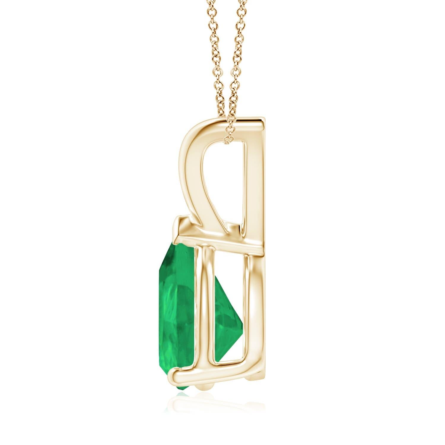 Suspendue à une balle en V, une émeraude scintillante en forme de poire. Il est maintenu dans une monture à griffes avec une griffe en V sécurisant l'extrémité pointue. Fabriqué en or jaune 14k, ce pendentif en forme de goutte d'émeraude séduit par