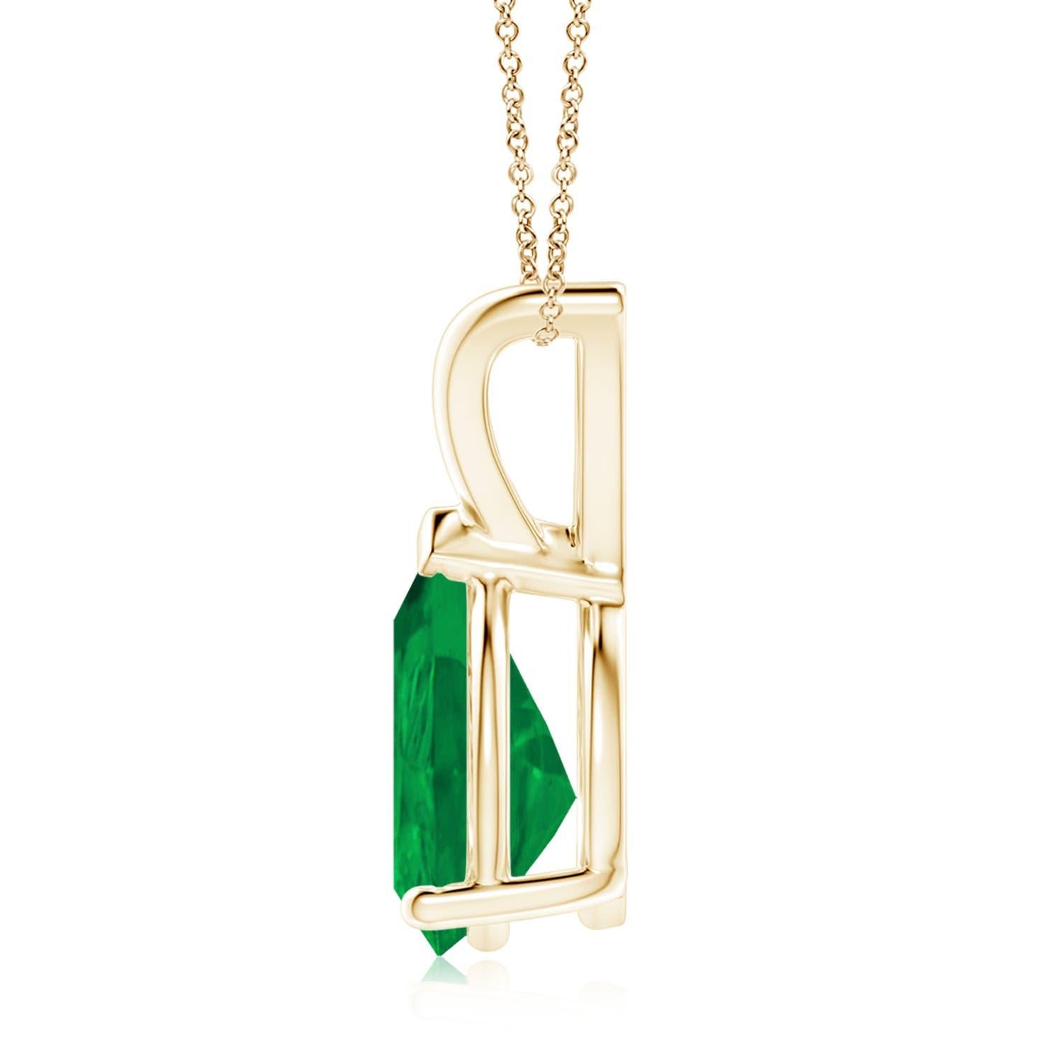 Suspendue à une balle en V, une émeraude scintillante en forme de poire. Il est maintenu dans une monture à griffes avec une griffe en V sécurisant l'extrémité pointue. Fabriqué en or jaune 14k, ce pendentif en forme de goutte d'émeraude séduit par