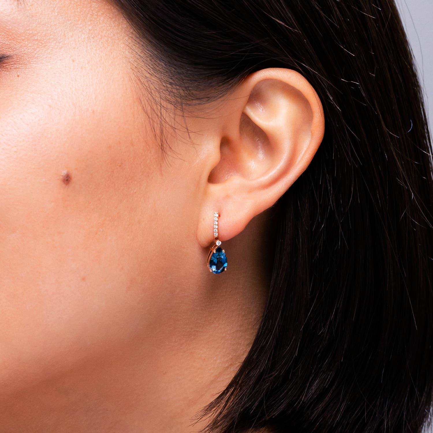Taille poire Boucles d'oreilles en or 14 carats pour femmes : Angara Natural Pear-Shaped 3.3ct London Blue Topaz en vente