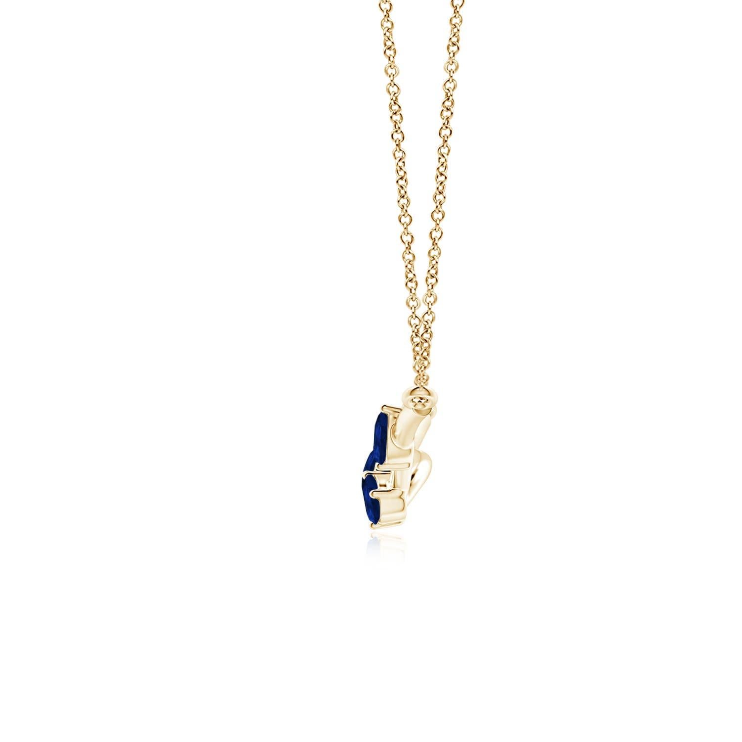 Questo ciondolo a forma di ramo d'albero, realizzato in oro giallo 14k, emana un fascino innegabile. Presenta zaffiri blu a forma di pera che sembrano dei frutti lussureggianti. Il motivo a tre pietre aggiunge un significato più profondo a questo
