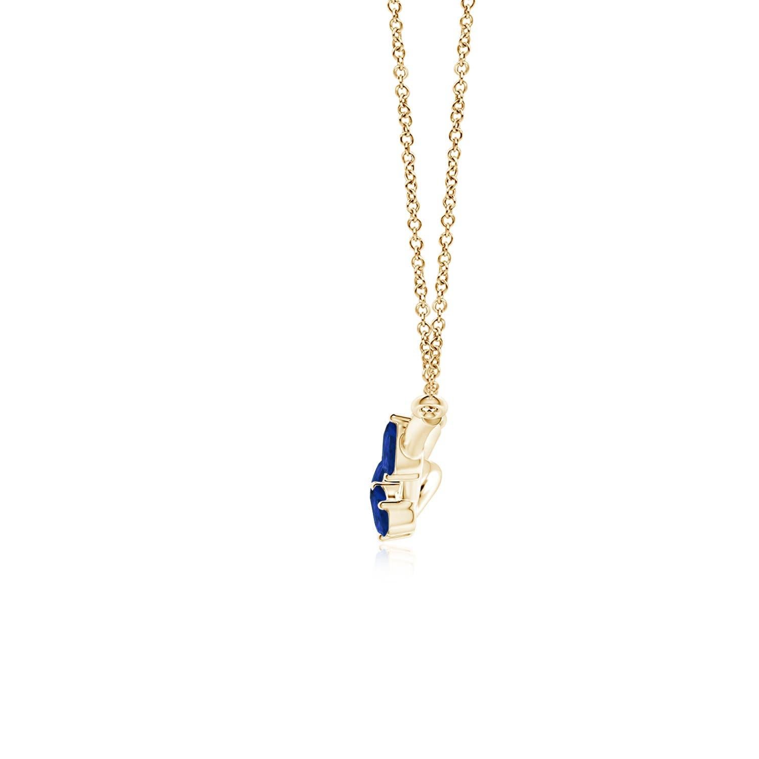 Questo ciondolo a forma di ramo d'albero, realizzato in oro giallo 14k, emana un fascino innegabile. Presenta zaffiri blu a forma di pera che sembrano dei frutti lussureggianti. Il motivo a tre pietre aggiunge un significato più profondo a questo